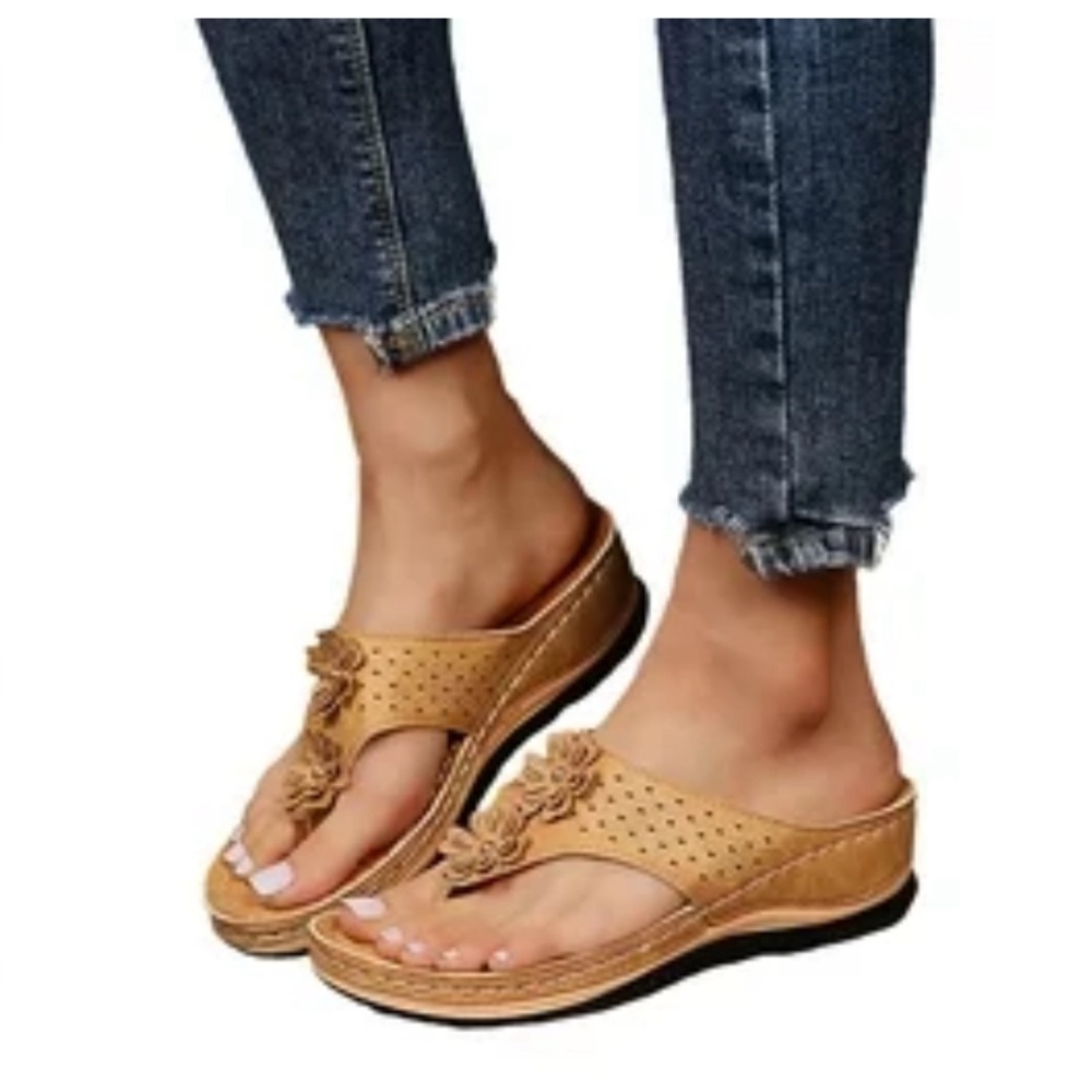 Women's Tan floral Sandals Sz 9 1/2